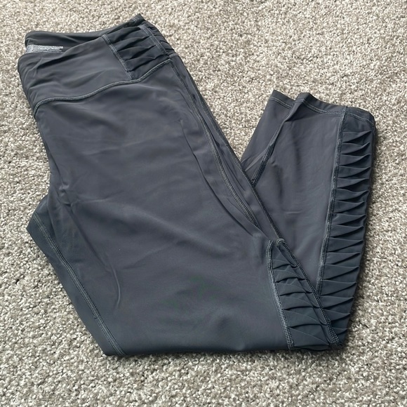 Victoria’s Secret Knockout Tight Pleated Grey - Picture 1 of 6
